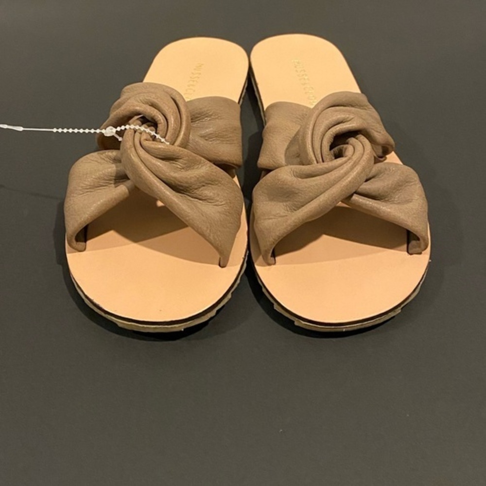 ModCloth Musse & Cloud Women Twist Taupe Butter Soft Leather Slides Sandals New - Picture 2 of 8
